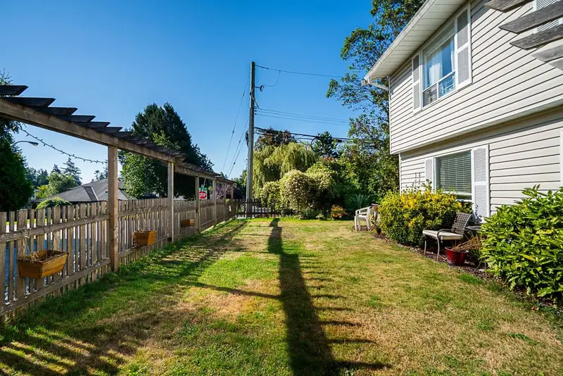 16143 9 AVENUE - photo 3 of 25