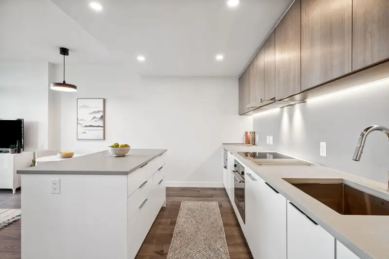 709 13318 104 AVENUE - photo 3 of 9