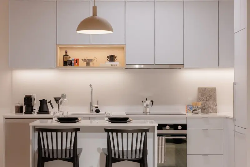 201 3633 WILLINGDON AVENUE - photo 1 of 15