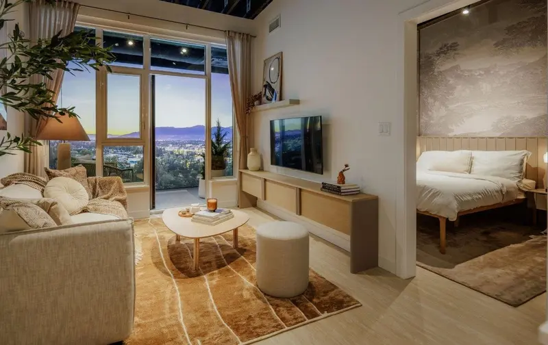 201 3633 WILLINGDON AVENUE - photo 3 of 15