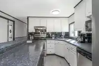 115 1840 160 STREET - thumbnail 6