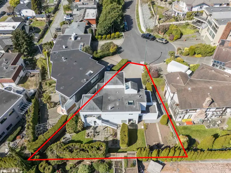 15662 SEMIAHMOO AVENUE - photo 4 of 36
