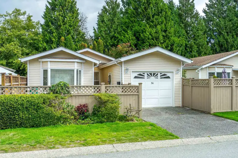 36 1400 164 STREET - photo 3 of 40