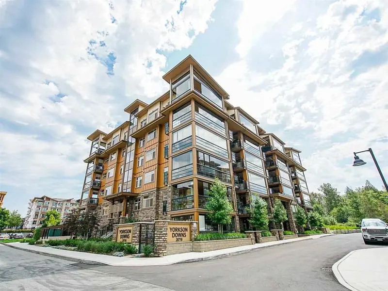 B328 20716 WILLOUGHBY TOWN CENTRE DRIVE - photo 2 of 15