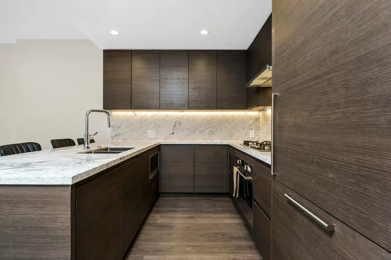 805 305 MORRISSEY ROAD - photo 3 of 25