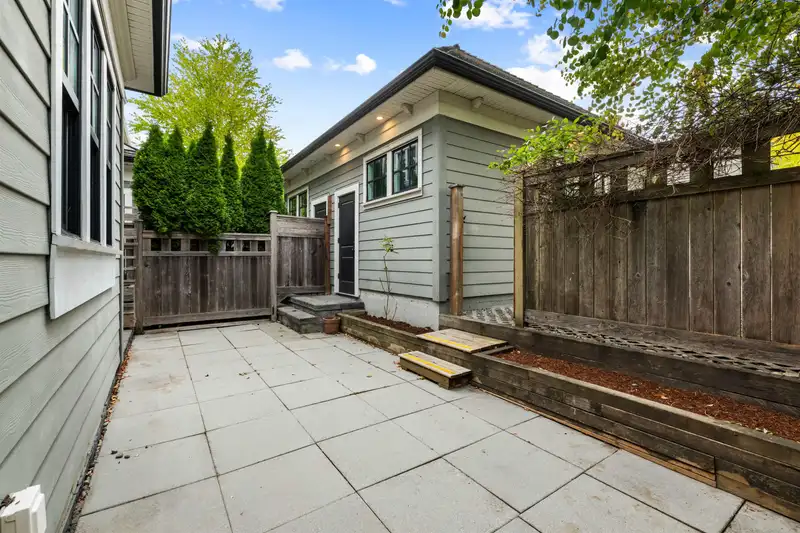 15337 34 AVENUE - photo 4 of 25