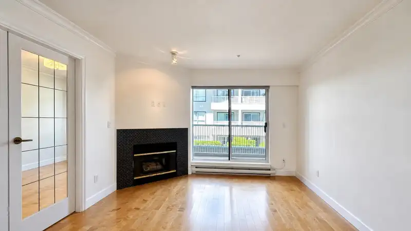 205 15272 20 AVENUE - photo 4 of 24