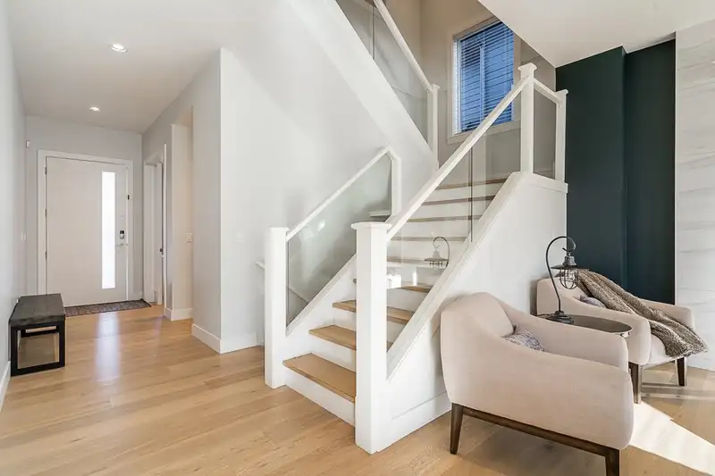 16752 17A AVENUE - photo 2 of 32