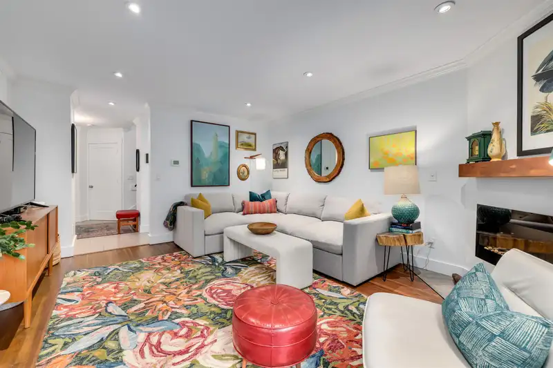 102 12743 16 AVENUE - photo 1 of 31