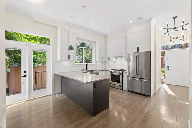 14 1454 162B STREET - photo 2 of 34