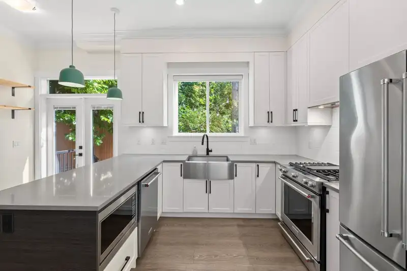 14 1454 162B STREET - photo 4 of 34