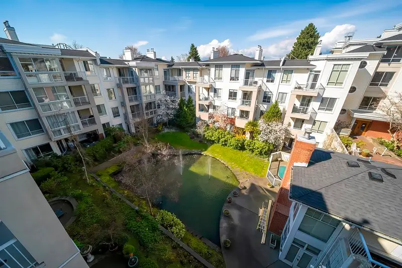 431 383 E 37TH AVENUE - photo 4 of 25