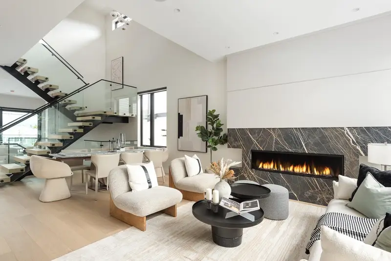 4413 OXFORD STREET - photo 3 of 25