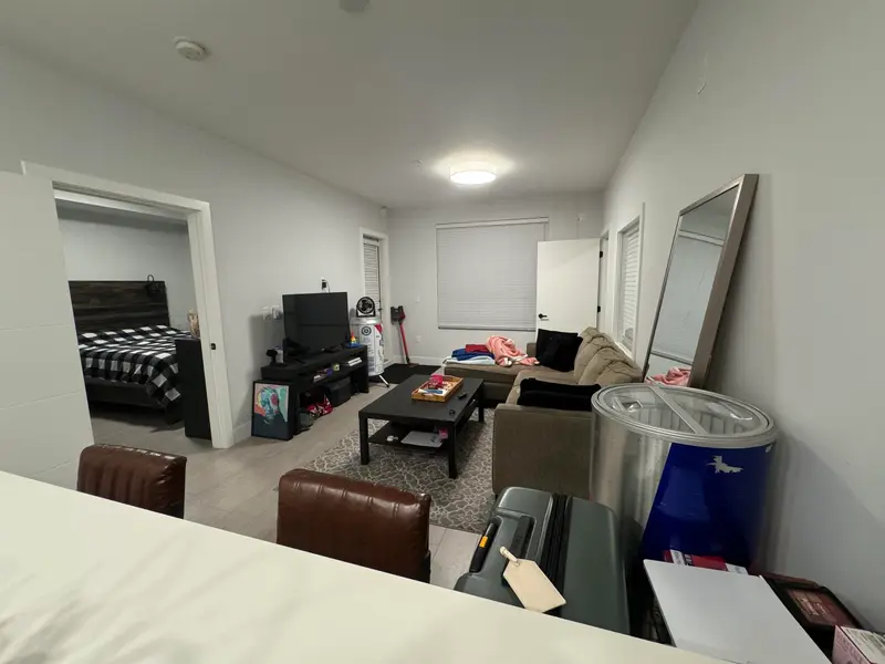 401 20360 LOGAN AVENUE - photo 3 of 9