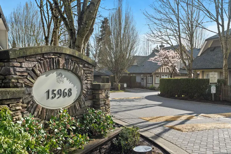 56 15968 82 AVENUE - photo 2 of 25