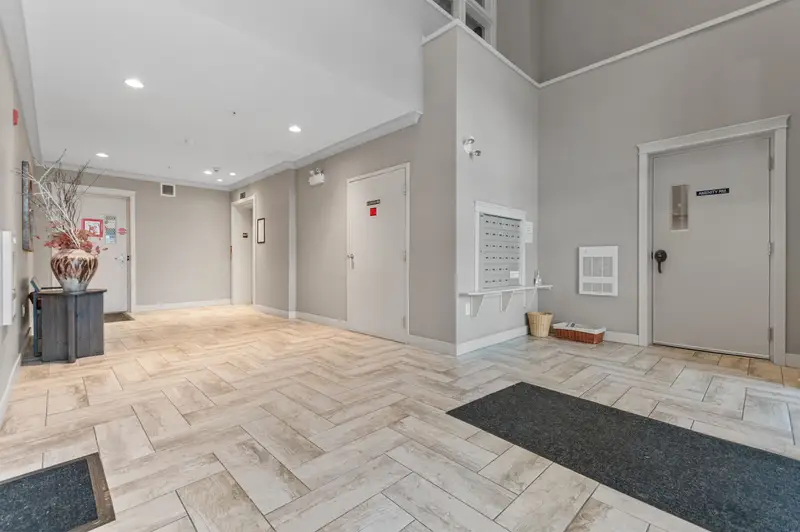 104 45630 SPADINA AVENUE - photo 3 of 25