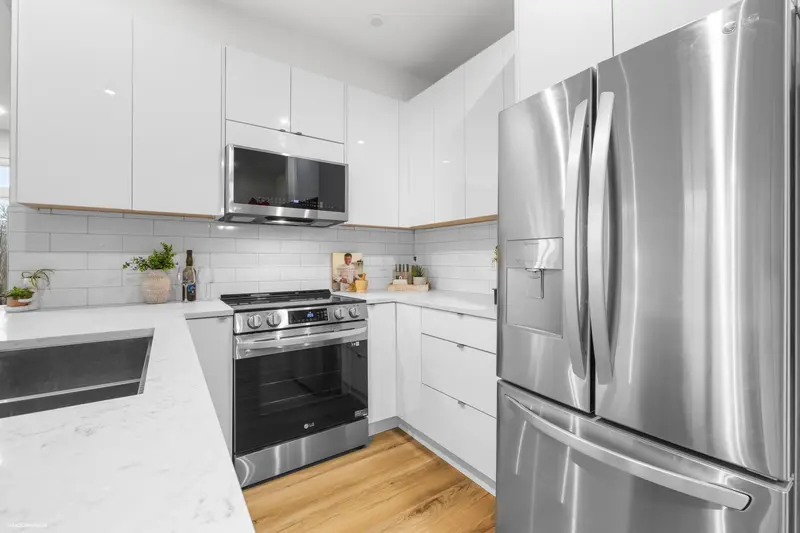 101 20081 68 AVENUE - photo 3 of 20