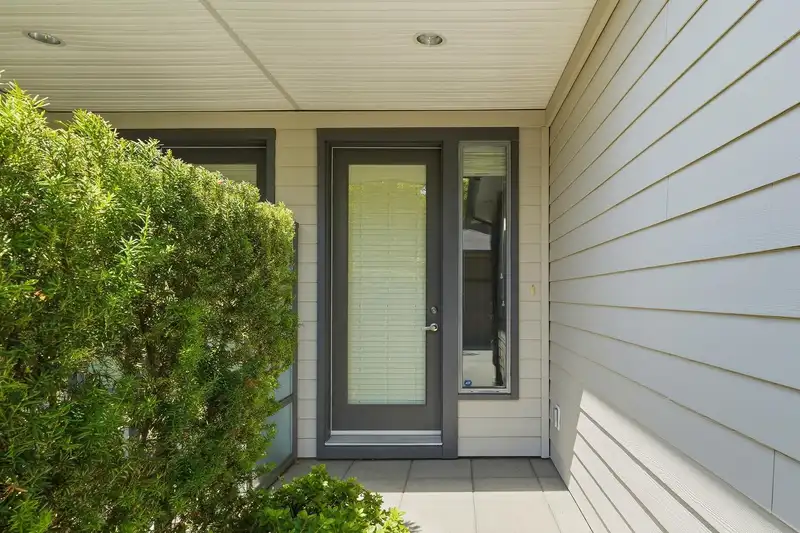 39 2603 162 STREET - photo 3 of 34