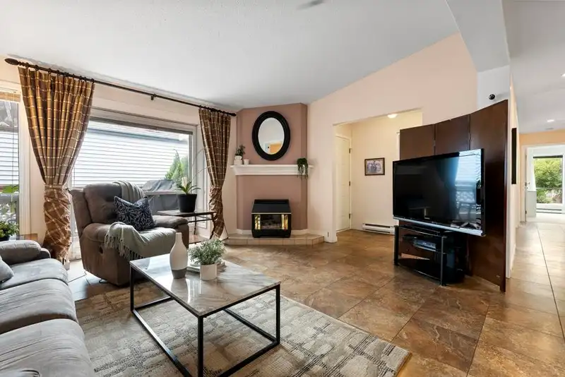 5 2345 CRANLEY DRIVE - photo 4 of 37