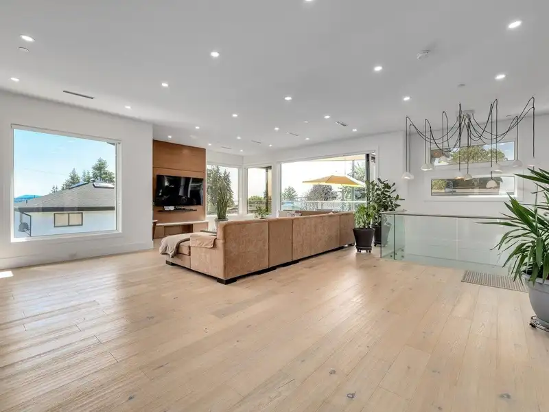 1126 STEVENS STREET - photo 3 of 40