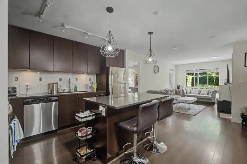252 15850 26 AVENUE - photo 1 of 25