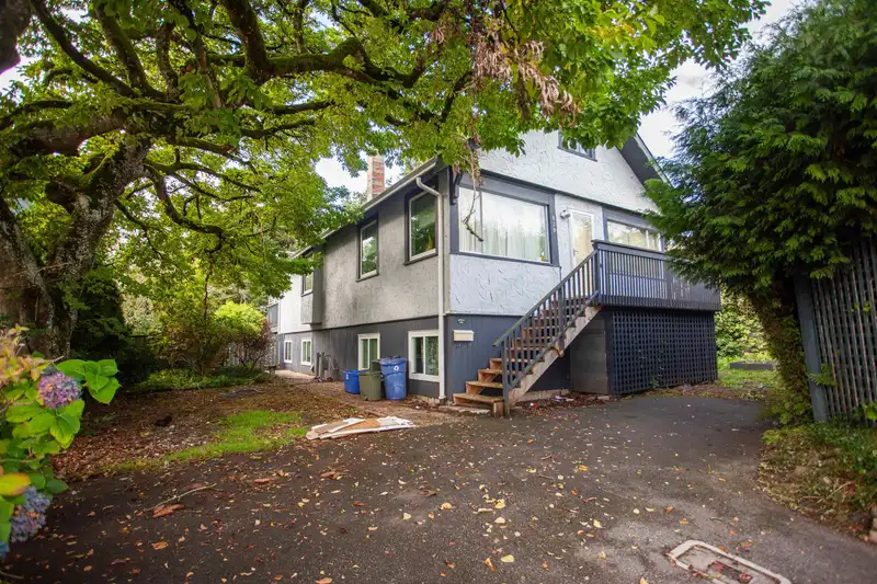 839 KENT STREET - photo 2 of 34