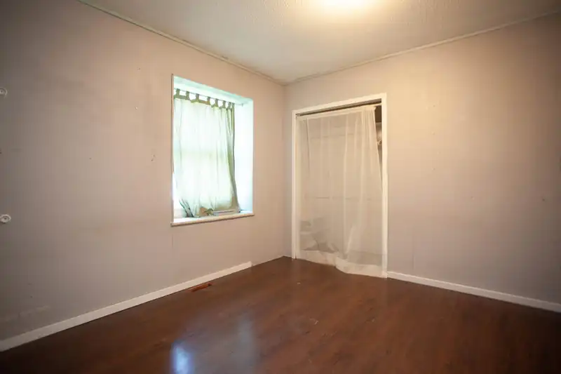 839 KENT STREET - photo 4 of 34