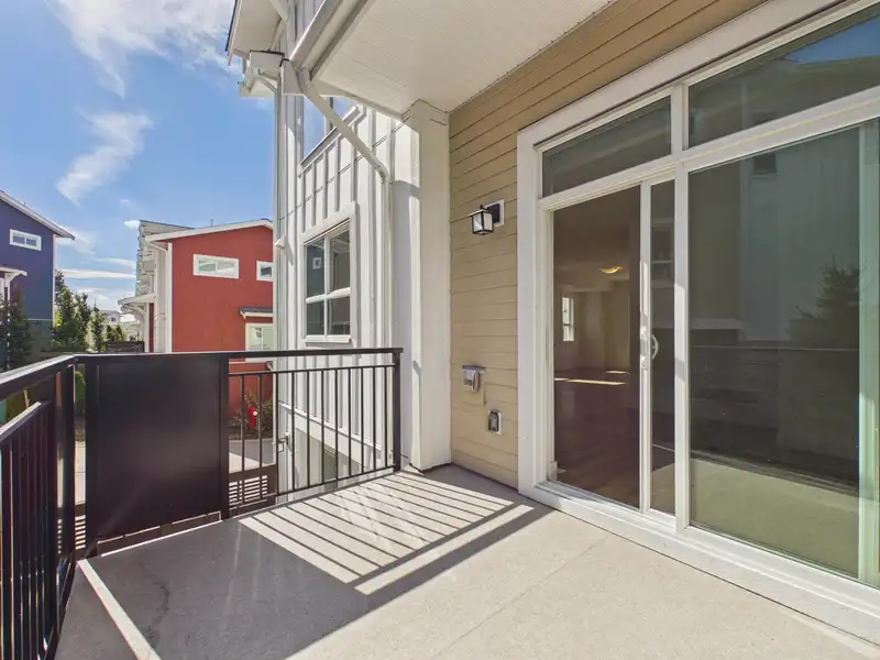 85 16561 17A AVENUE - photo 4 of 25