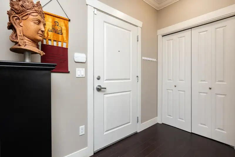 101 15368 17A AVENUE - photo 3 of 25