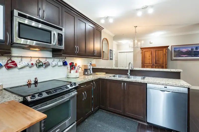 101 15368 17A AVENUE - photo 4 of 25