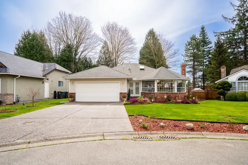 13560 15A AVENUE - photo 1 of 25