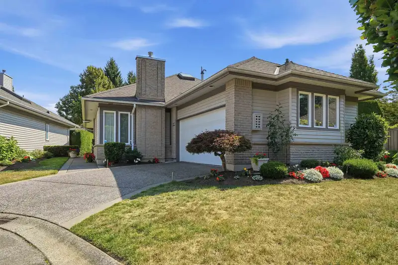 21 14888 24 AVENUE - photo 2 of 32