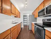 105 1460 MARTIN STREET - thumbnail 5