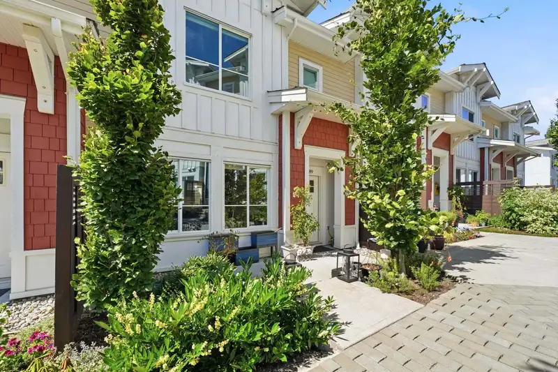 89 16561 17A STREET - photo 2 of 36
