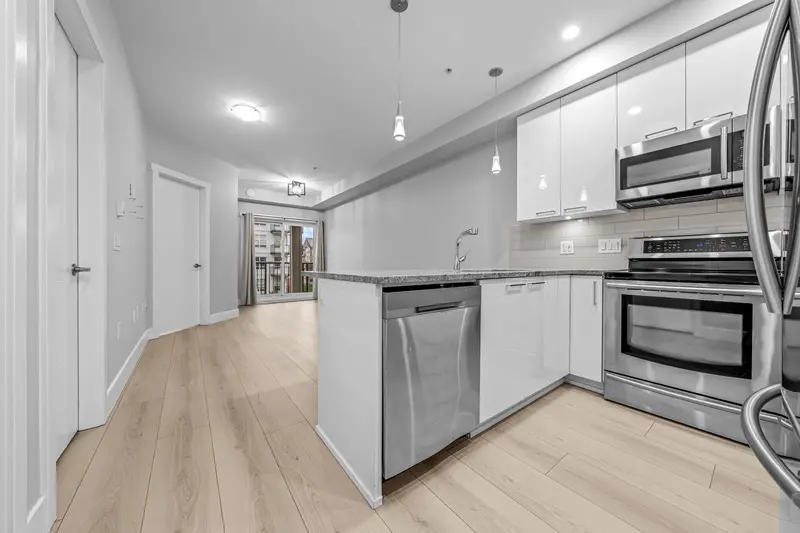 208 20175 53 AVENUE - photo 1 of 25