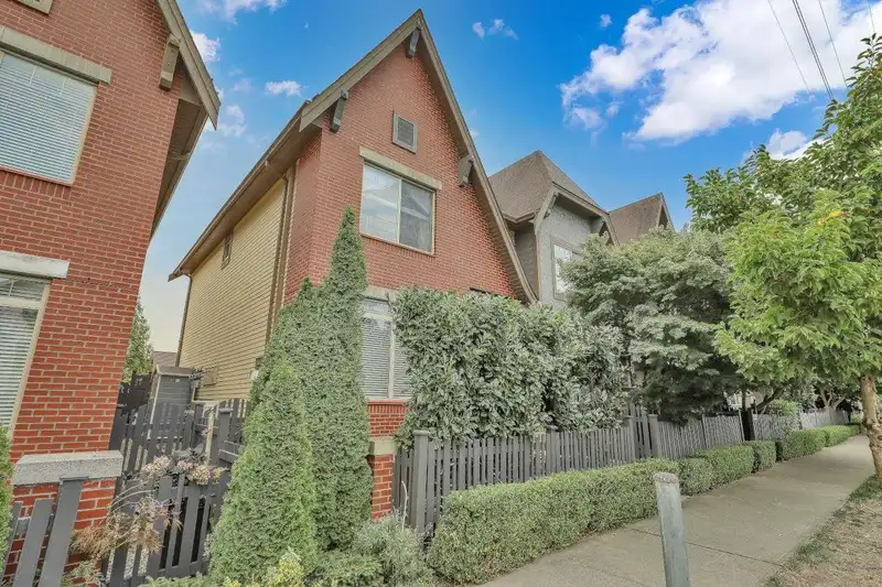 2472 164 STREET - photo 2 of 40