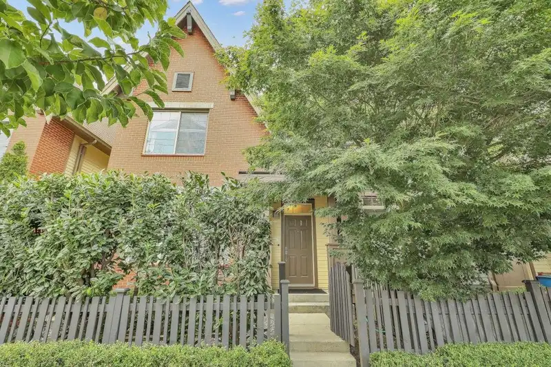 2472 164 STREET - photo 3 of 40