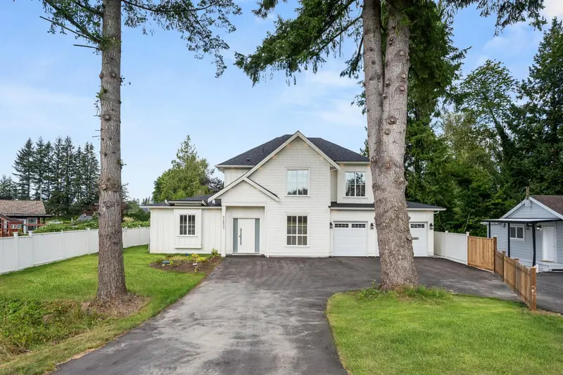 24833 ROBERTSON CRESCENT - photo 2 of 25