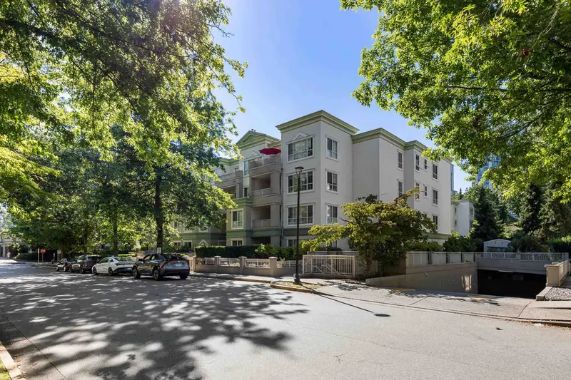 206 2990 PRINCESS CRESCENT - photo 4 of 25