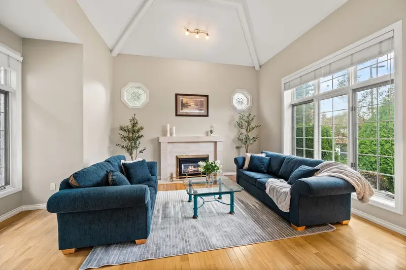 12334 56 AVENUE - photo 2 of 25