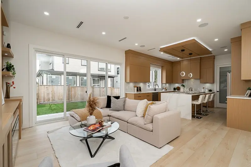 7128 204 STREET - photo 4 of 25