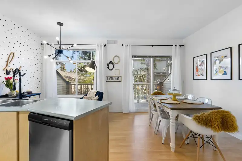 26 2678 KING GEORGE BOULEVARD - photo 3 of 40