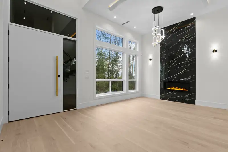 16639 18 AVENUE - photo 3 of 40