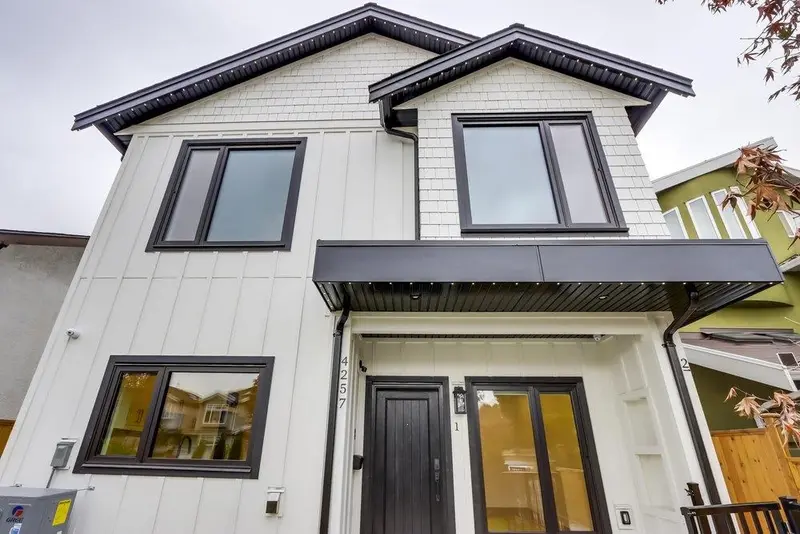 1 4257 KNIGHT STREET - photo 2 of 21