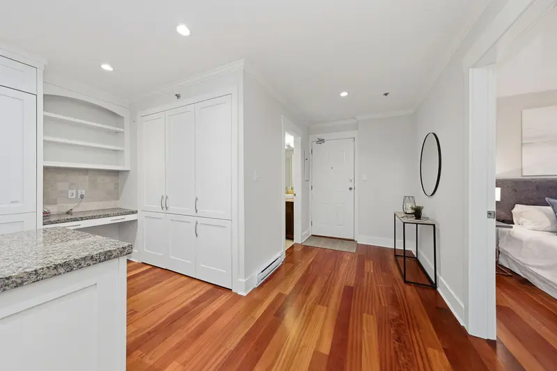 302 2455 BELLEVUE AVENUE - photo 3 of 25