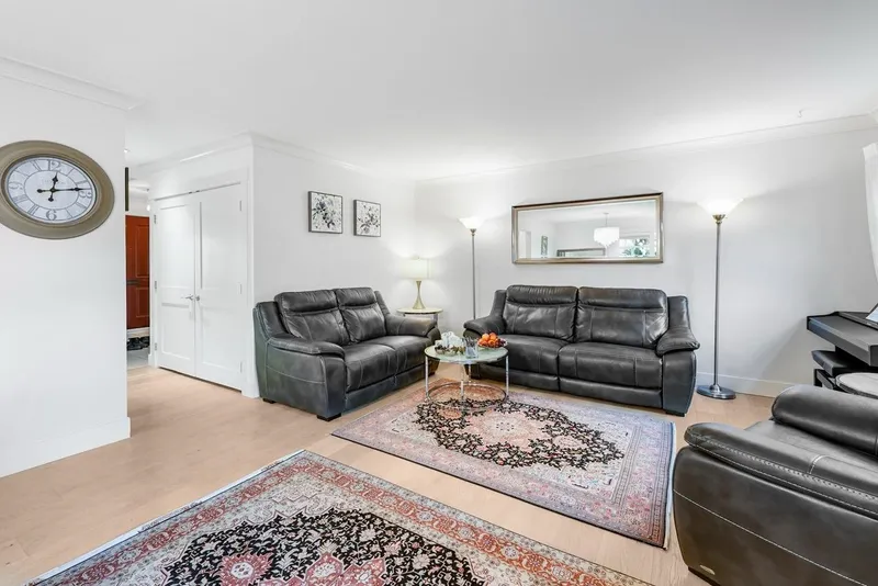 38 889 TOBRUCK AVENUE - photo 2 of 25