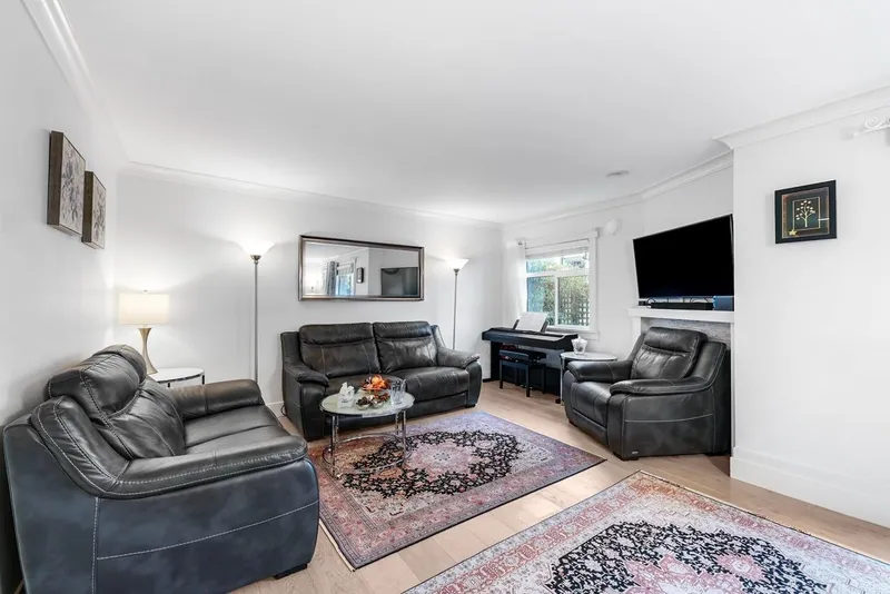 38 889 TOBRUCK AVENUE - photo 3 of 25