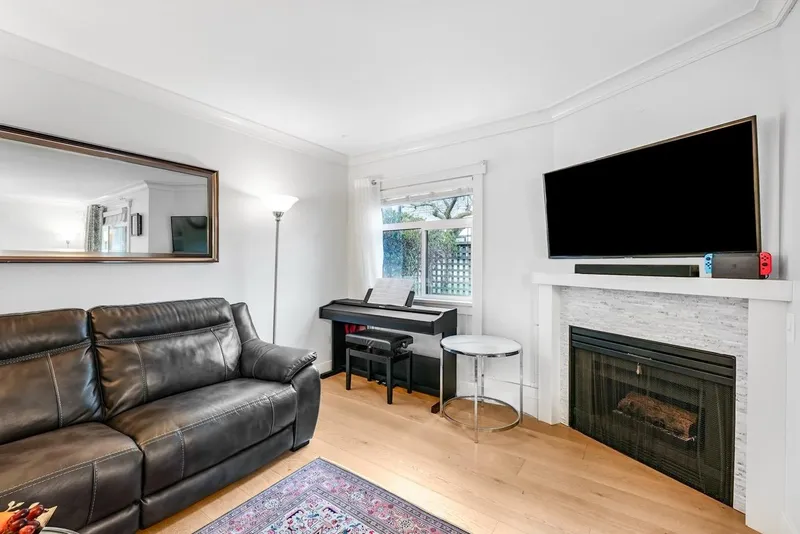 38 889 TOBRUCK AVENUE - photo 4 of 25