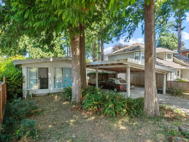 14109 BLACKBURN AVENUE - photo 4 of 8