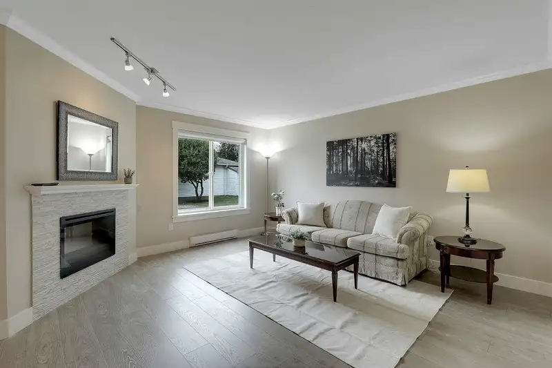 2 12952 17 AVENUE - photo 1 of 33